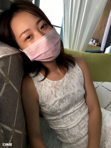 穿着暴露的美女